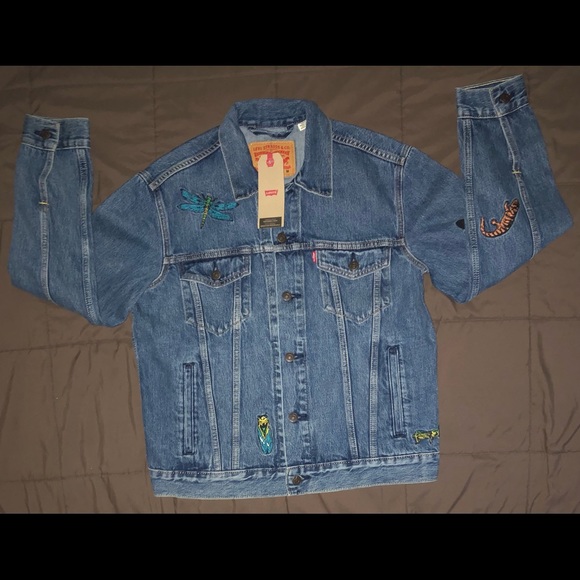 Levi’s Freehand Embroidered Trucker Jean Jacket - Picture 3 of 8